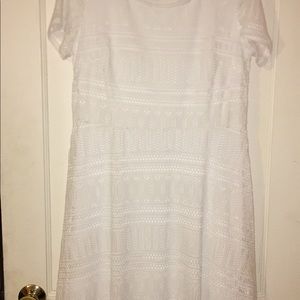 Size M Women’s Dana Buchman White Dress